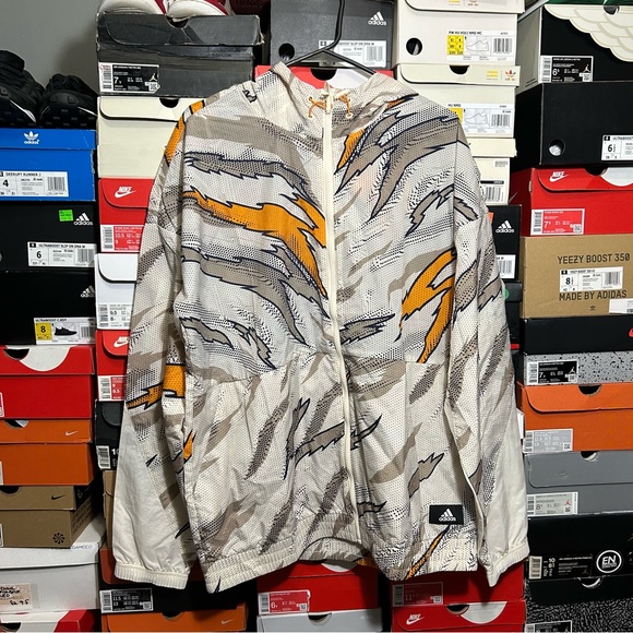 NEW Adidas TRVL AOP Tiger Camo Windbreaker Jacket HA2343 Size